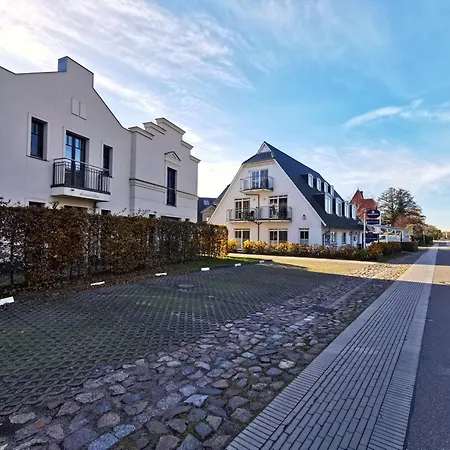 Bernsteinhaus In Barrierefreie 2-raum-wohnung Mit Terrasse - Nr 1 * Zingst
